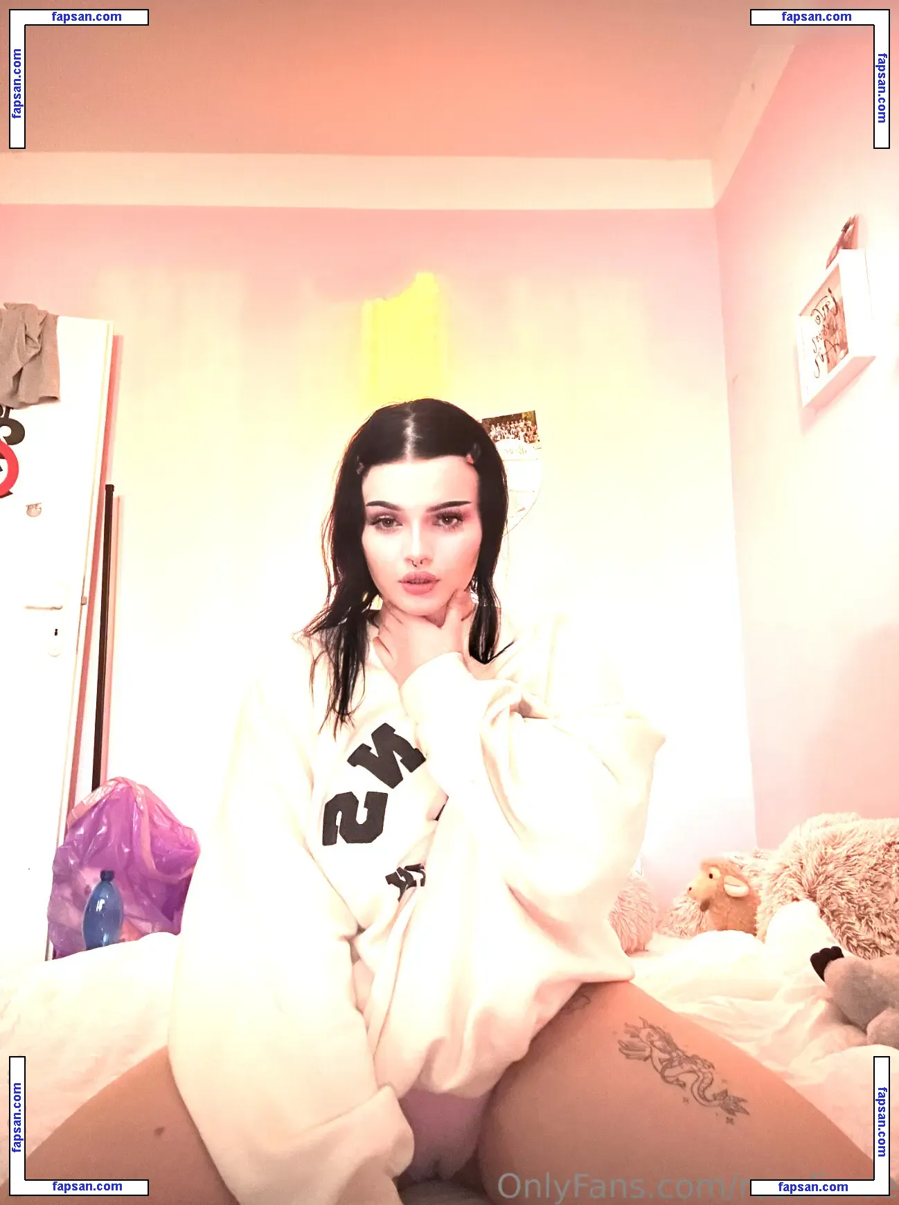 Roselin.de nude photo #0036 from OnlyFans