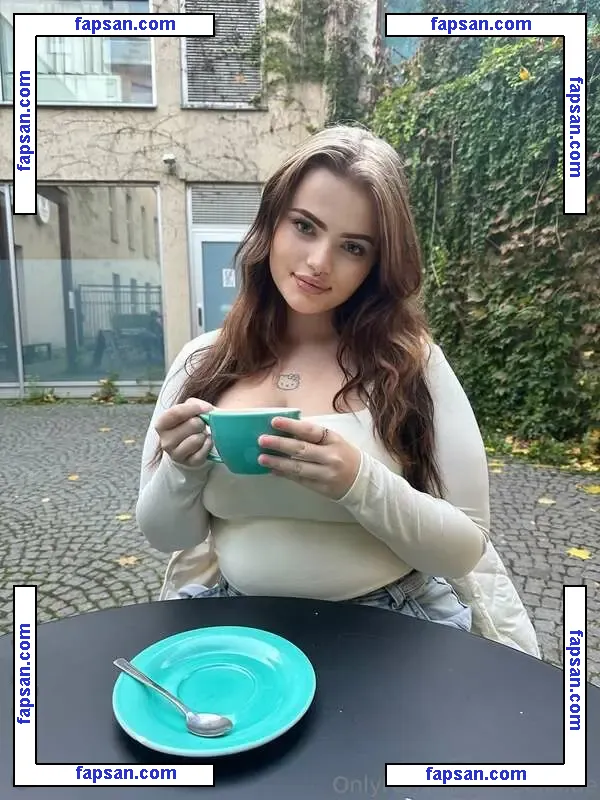 Roselinde nude photo #0014 from OnlyFans