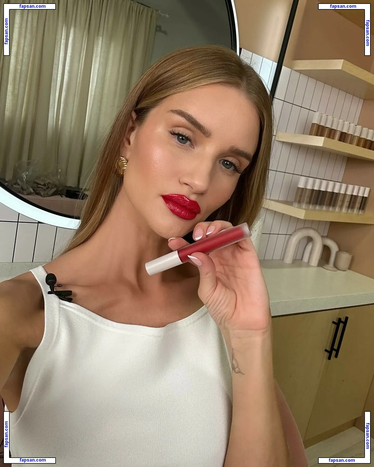 Rosie Huntington-Whiteley nude photo #1678 from OnlyFans