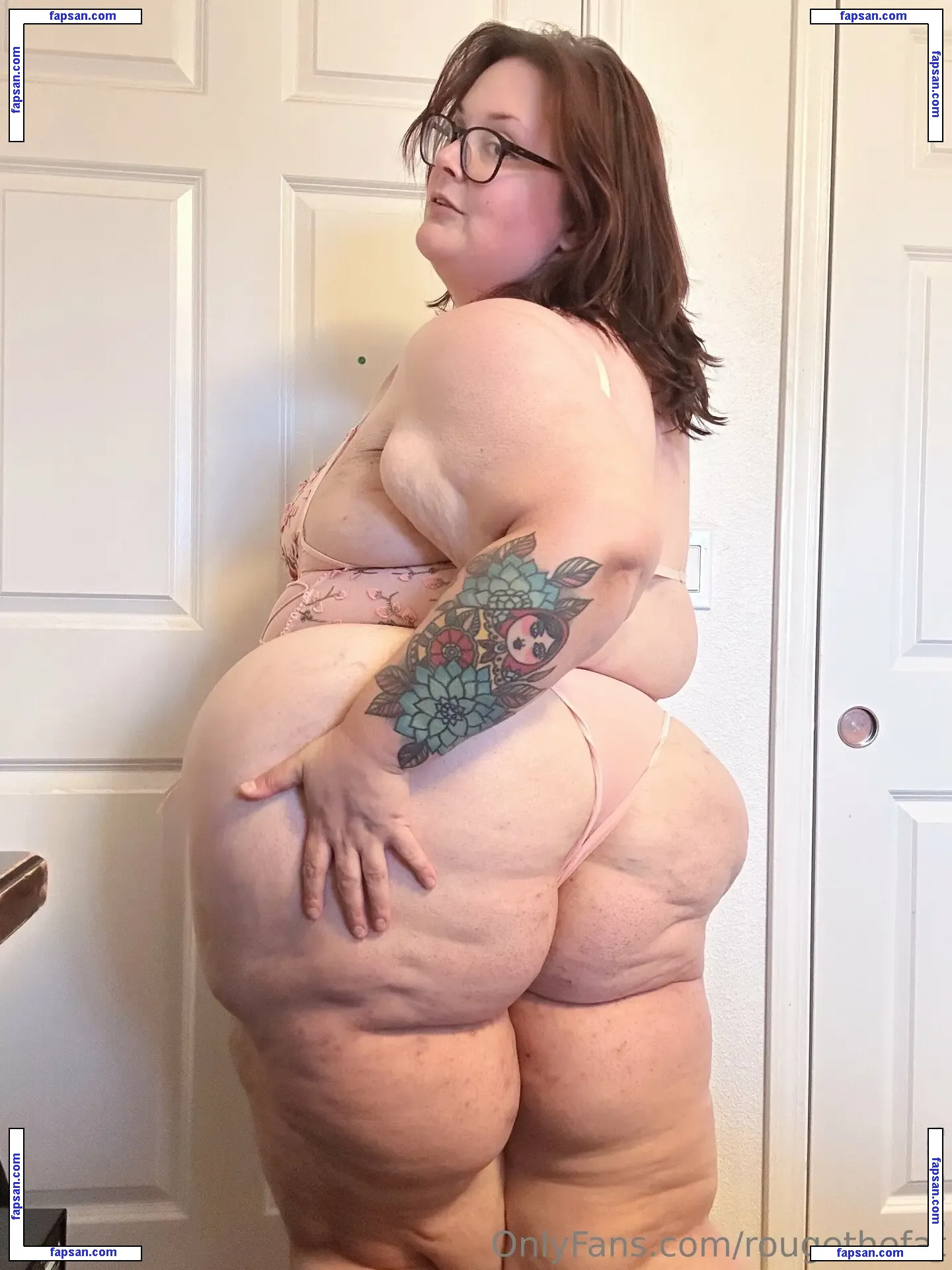 rougethefat nude photo #0009 from OnlyFans