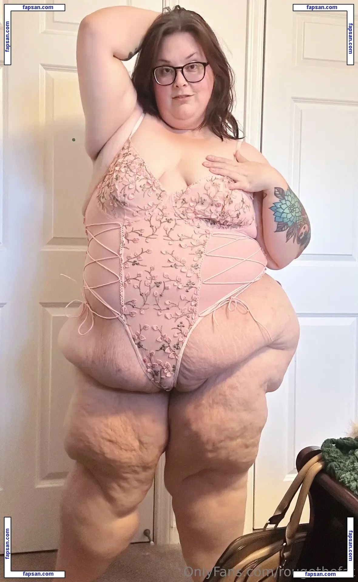 rougethefat nude photo #0022 from OnlyFans