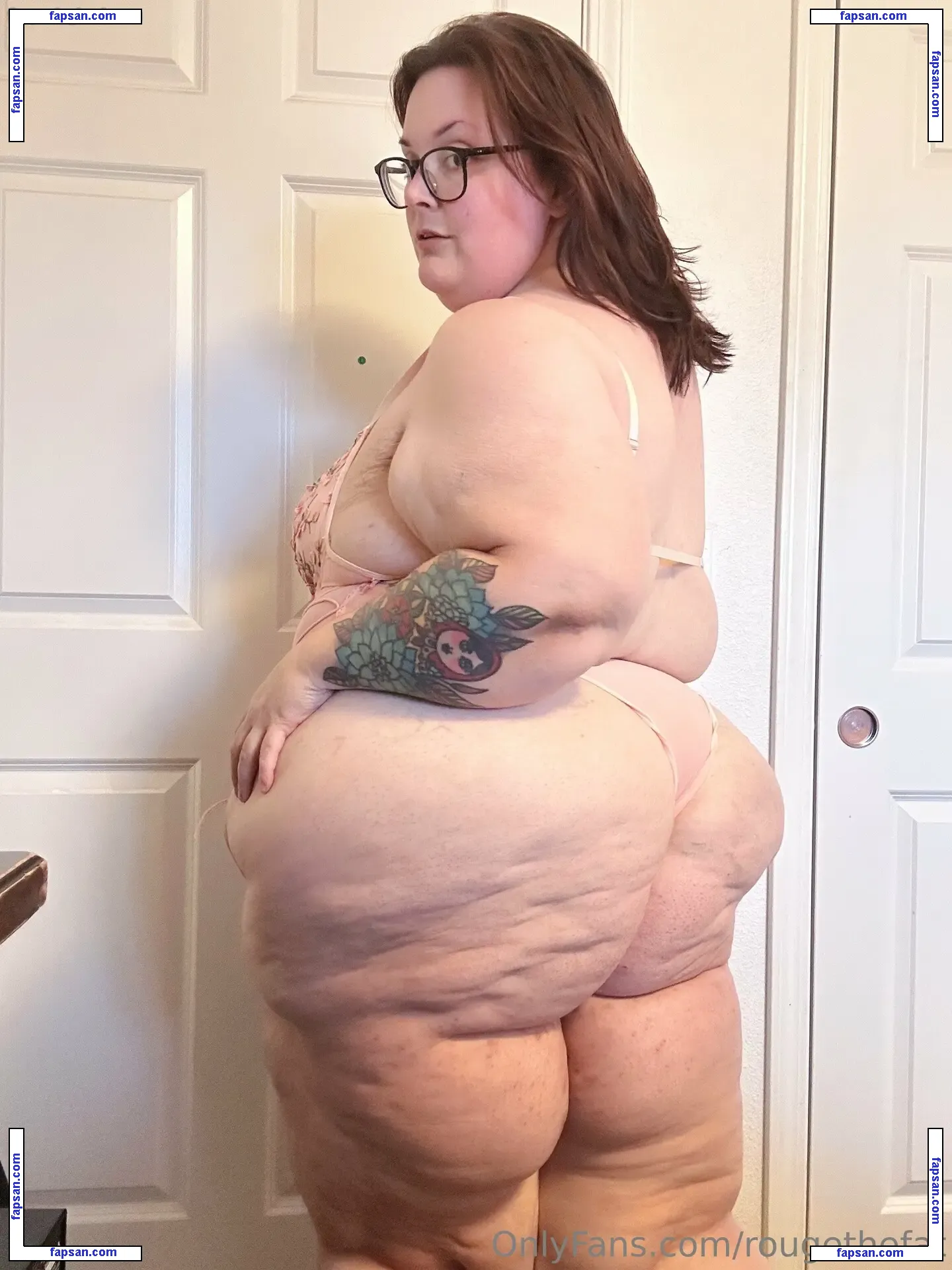 rougethefat nude photo #0024 from OnlyFans
