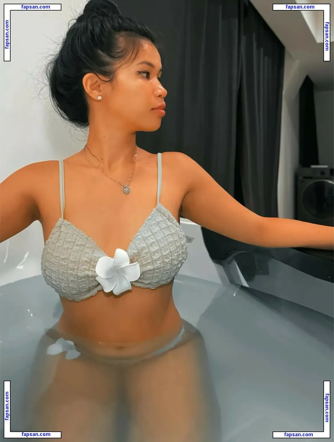 Roughfunzelll голая фото #0004 с Онлифанс