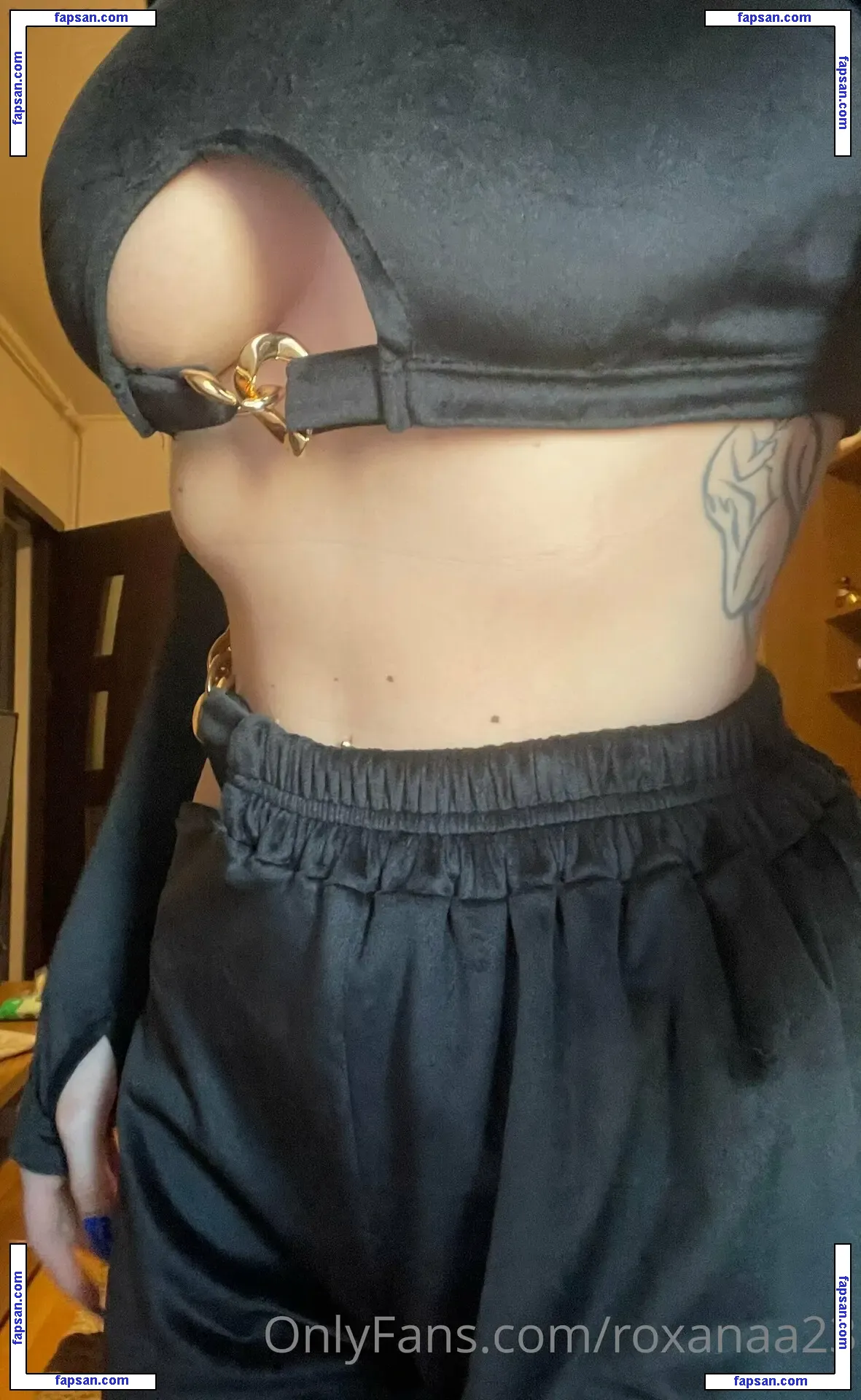 roxanaa23 nude photo #0005 from OnlyFans