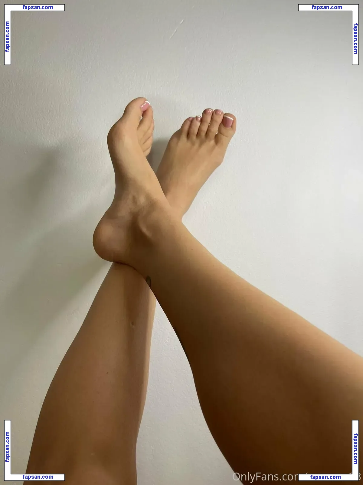 roxanaa23 nude photo #0013 from OnlyFans