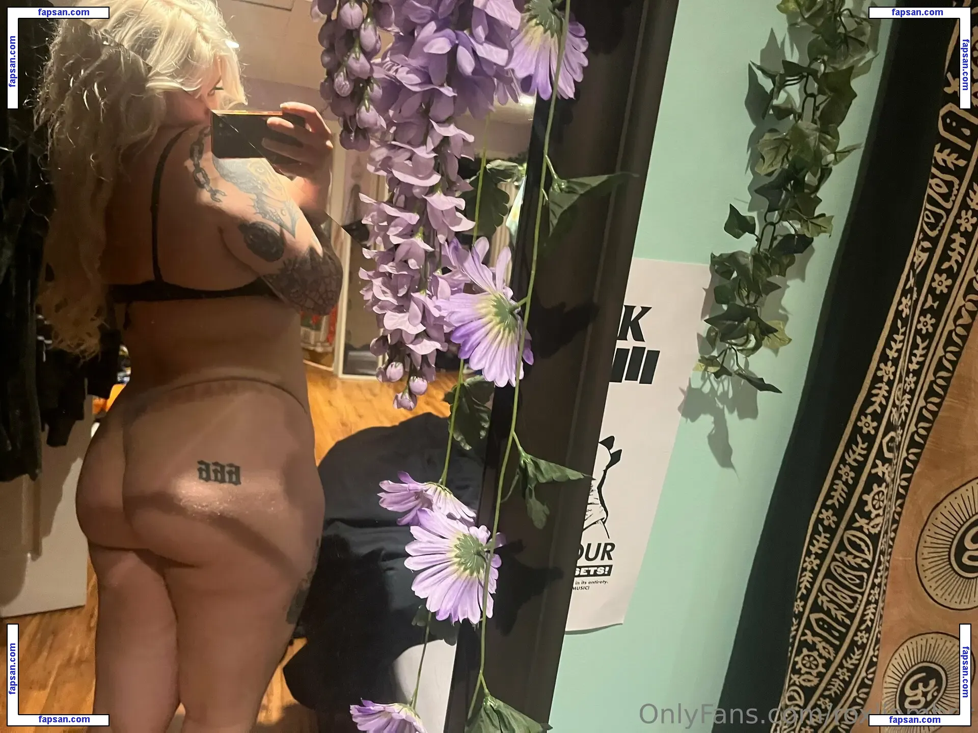 Roxi Amber голая фото #0007 с Онлифанс