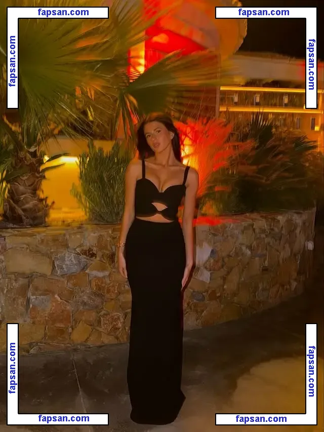 Roxie Węgiel голая фото #0033 с Онлифанс