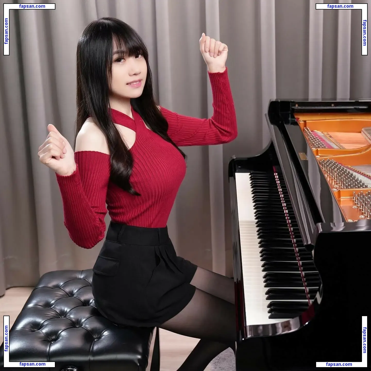 Ru’s Piano nude photo #0005 from OnlyFans