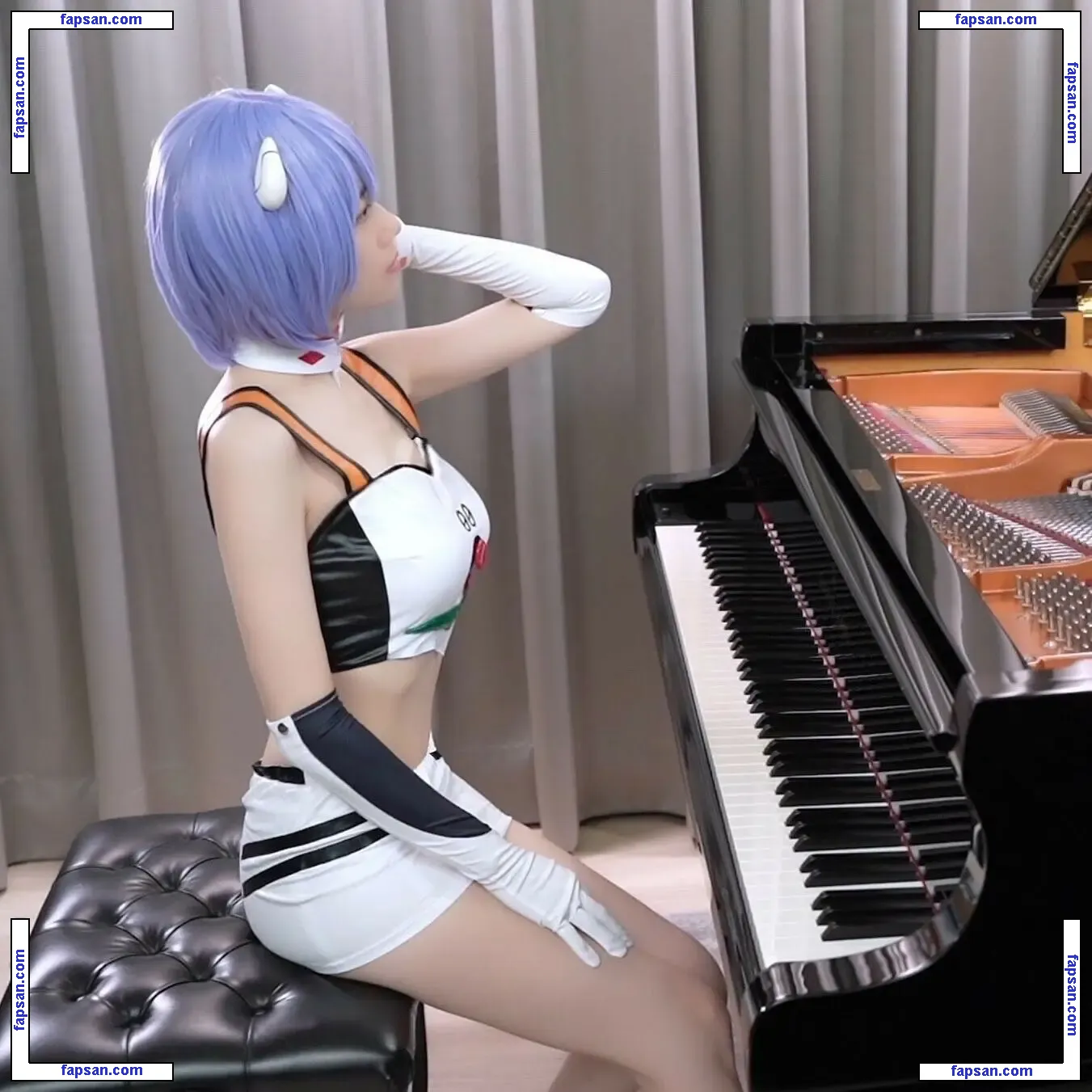 Ru’s Piano nude photo #0009 from OnlyFans