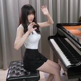 Ru’s Piano голая #0002