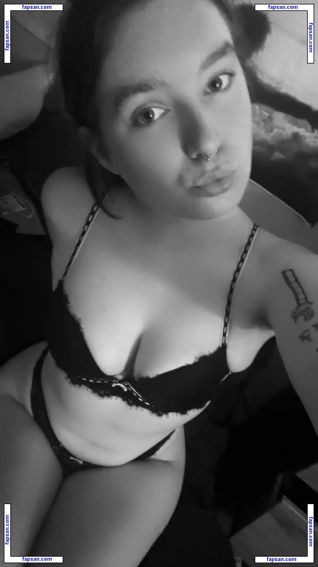 rubyscherryx голая фото #0011 с Онлифанс