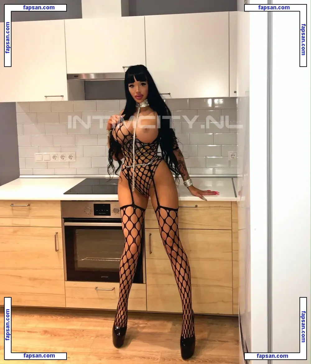 Russian Bomba Tut nude photo #0006 from OnlyFans