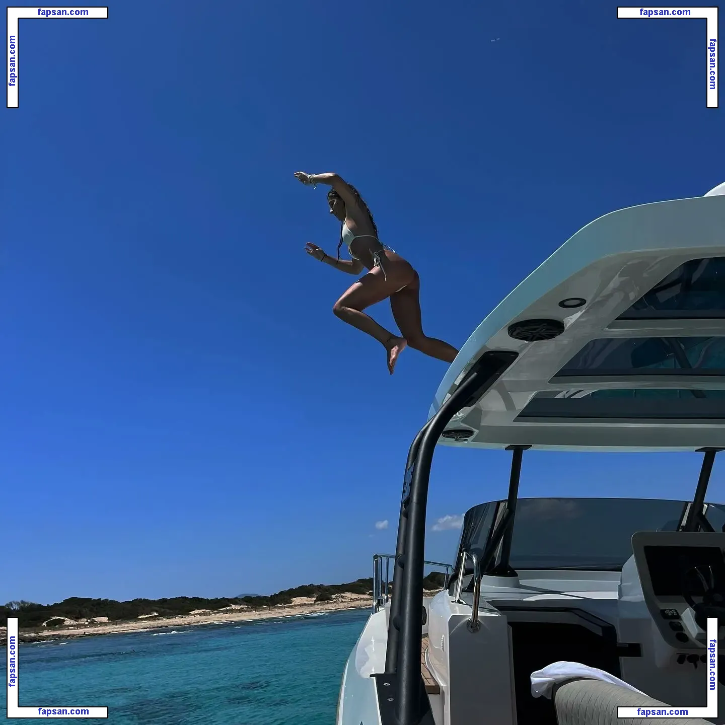 Sabine Borthwick nude photo #0002 from OnlyFans