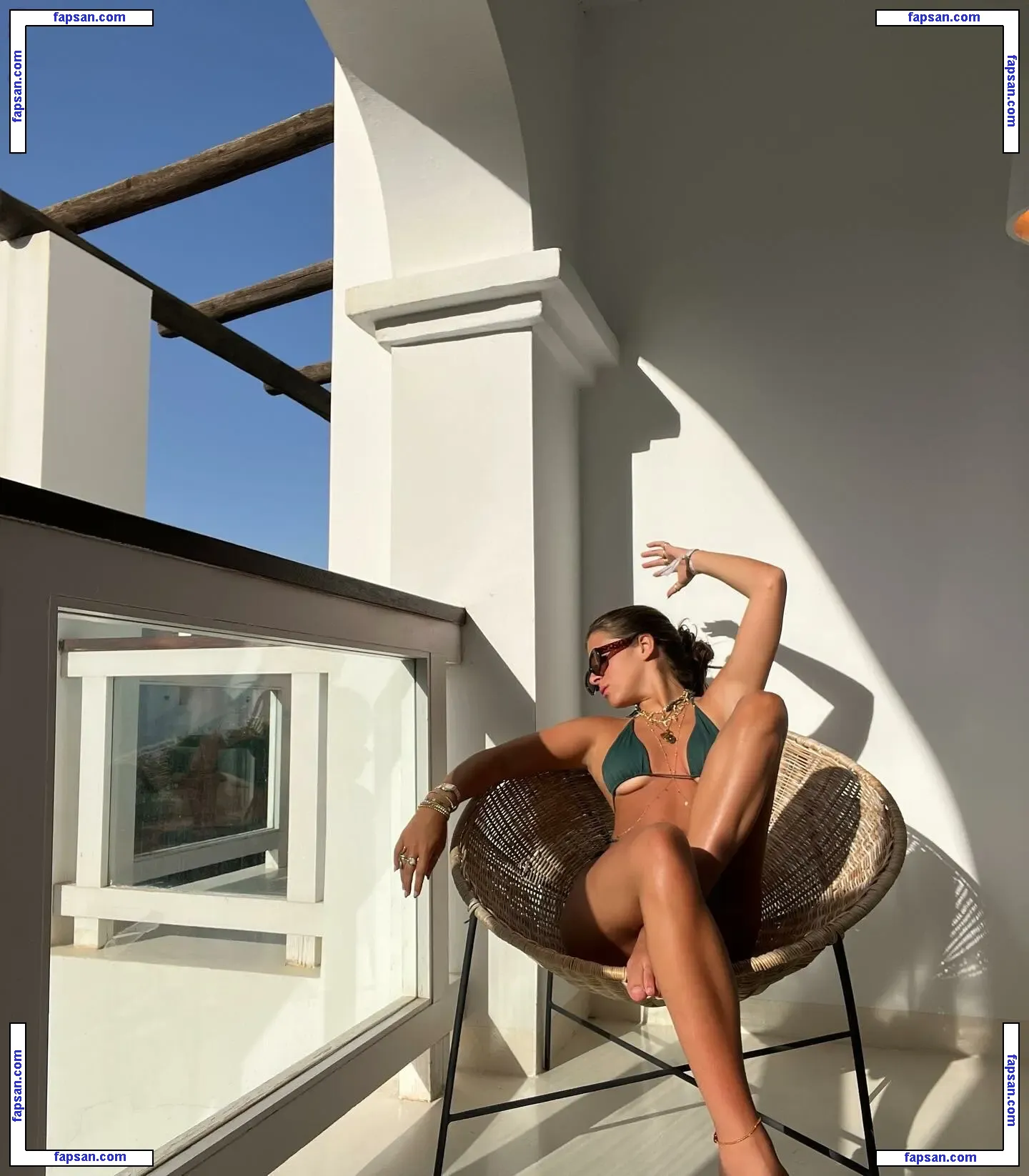 Sabine Borthwick nude photo #0018 from OnlyFans