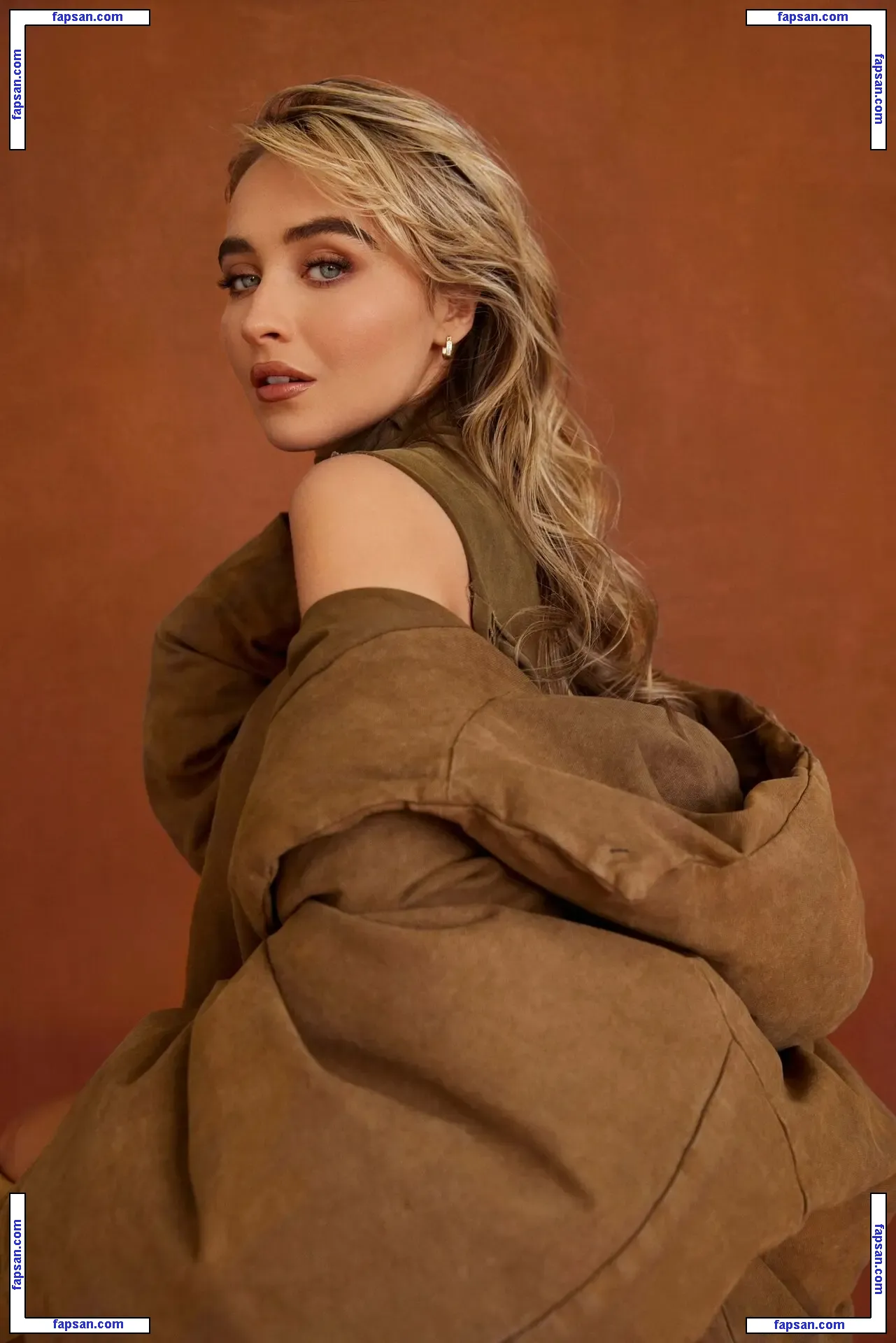 Sabrina Carpenter голая фото #0805 с Онлифанс