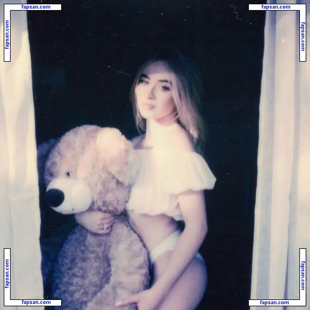 Sabrina Carpenter голая фото #0952 с Онлифанс