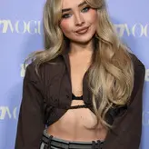 Sabrina Carpenter голая #0535
