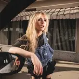 Sabrina Carpenter голая #0653