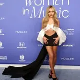 Sabrina Carpenter голая #0992