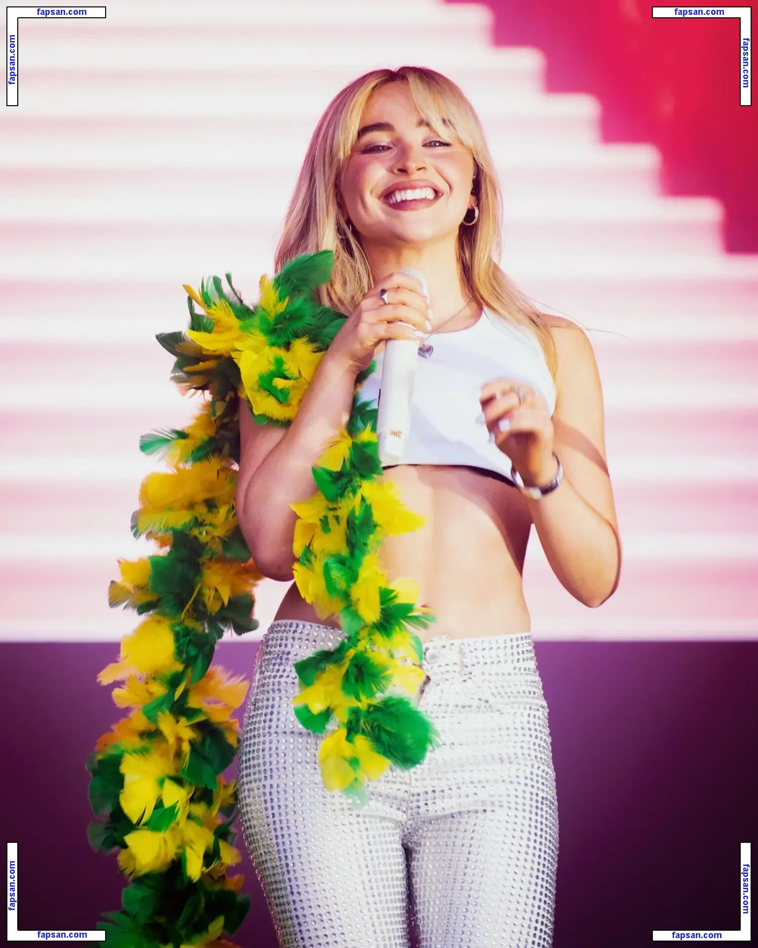 Sabrina Carpenter голая фото #1396 с Онлифанс