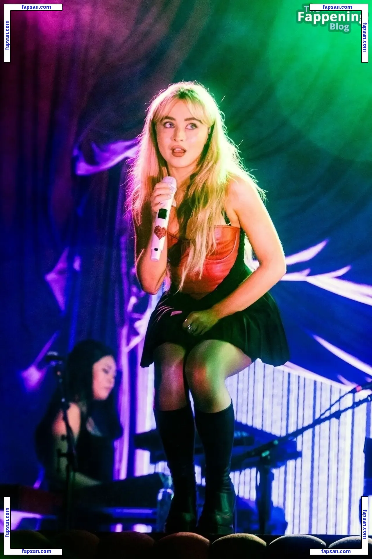 Sabrina Carpenter голая фото #1519 с Онлифанс