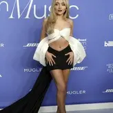 Sabrina Carpenter голая #1007