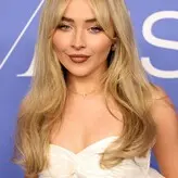 Sabrina Carpenter голая #1027