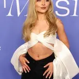 Sabrina Carpenter голая #1029