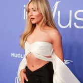 Sabrina Carpenter голая #1038