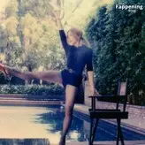 Sabrina Carpenter голая #1213