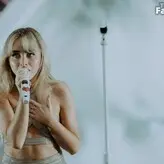 Sabrina Carpenter голая #1335