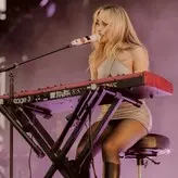 Sabrina Carpenter голая #1339