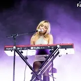 Sabrina Carpenter голая #1353