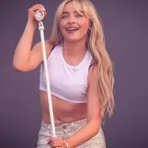 Sabrina Carpenter голая #1389