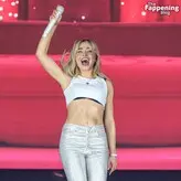 Sabrina Carpenter голая #1435
