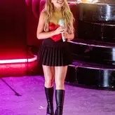 Sabrina Carpenter голая #1526