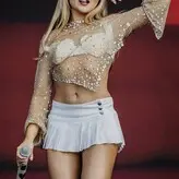 Sabrina Carpenter голая #1544
