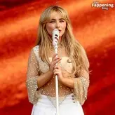 Sabrina Carpenter голая #1559