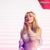 Sabrina Carpenter голая #1563