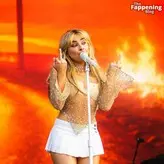 Sabrina Carpenter голая #1565