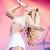 Sabrina Carpenter голая #1570