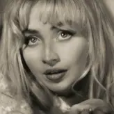 Sabrina Carpenter голая #1698