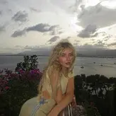 Sabrina Carpenter голая #1886