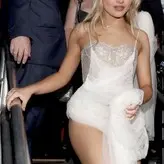 Sabrina Carpenter голая #1903