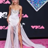 Sabrina Carpenter голая #1923