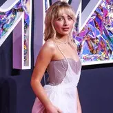 Sabrina Carpenter голая #1930