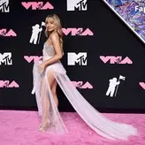Sabrina Carpenter голая #1946