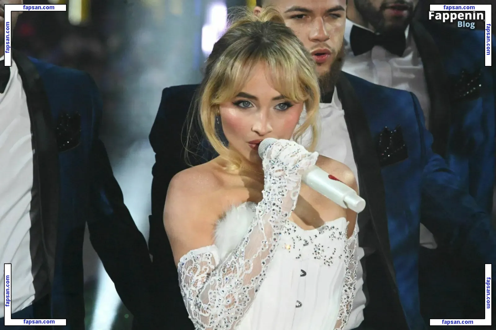 Sabrina Carpenter голая фото #2325 с Онлифанс