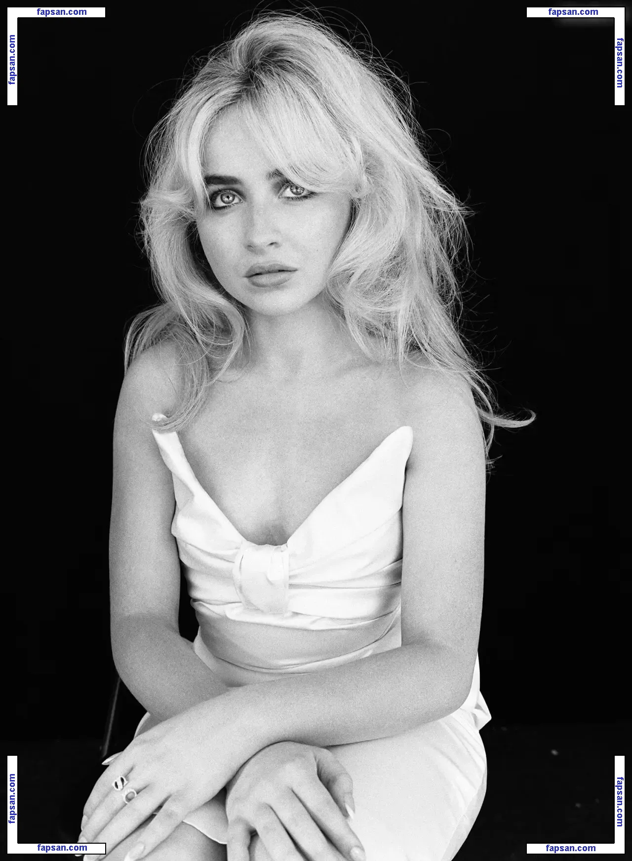 Sabrina Carpenter nude photo #2980 from OnlyFans