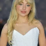 Sabrina Carpenter голая #2033